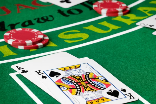 Which game is better to play Slots vs Baccarat?