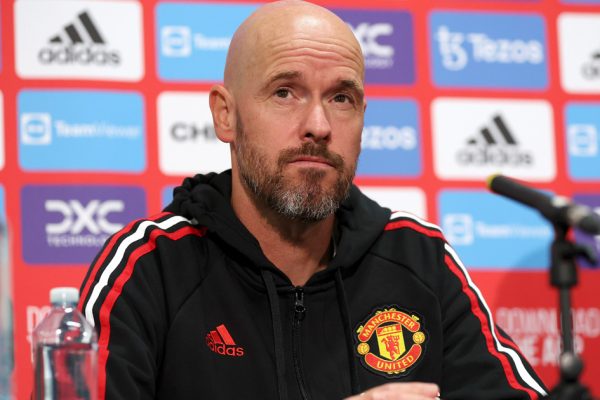 Ten Hag encourages Ghosts players to get through difficult times.